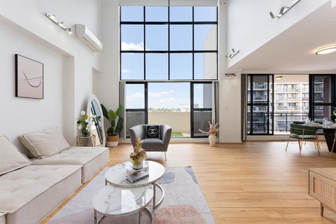 Epic CBD City View 3BR Penthouse Walk To Station&shopping Centre - E Caravan Parks 2