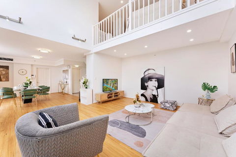 Epic CBD City View 3BR Penthouse Walk To Station&shopping Centre - E Caravan Parks 1