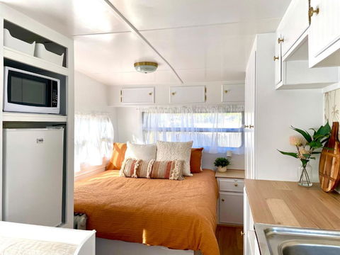 Esk Caravan Park & Rail Trail Motel - E Caravan Parks 4