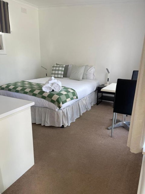Euroa Motor Inn - E Caravan Parks 3
