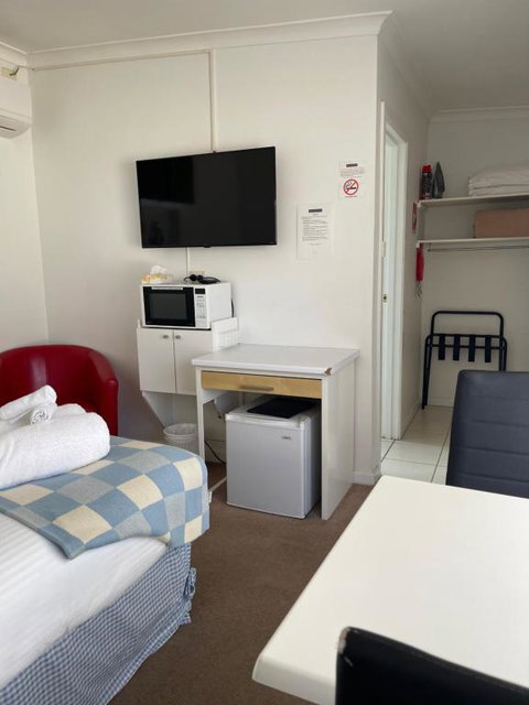 Euroa Motor Inn - E Caravan Parks 1