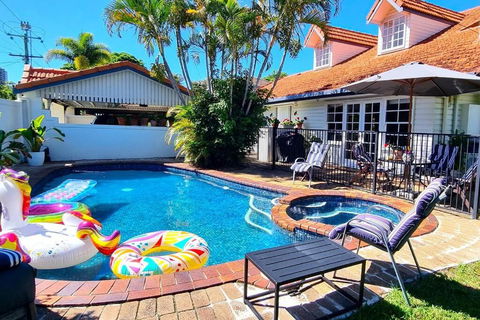 Fab 4brm Home With Pool A 15 Min Walk To Beach - E Caravan Parks 0