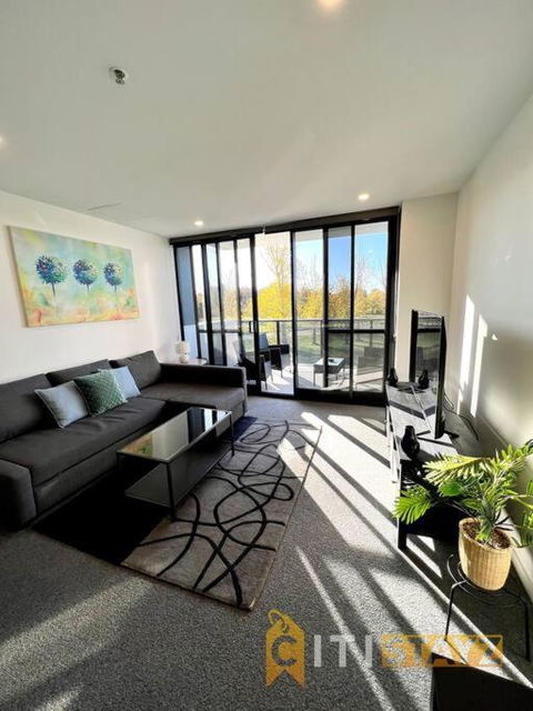 Fab In Phillip - 2bd 2bth Apt - Close To CBR Hospital - E Caravan Parks 2