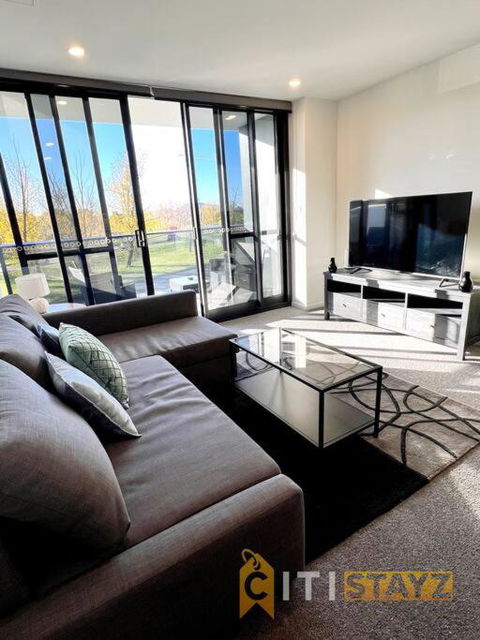 Fab In Phillip - 2bd 2bth Apt - Close To CBR Hospital - E Caravan Parks 4