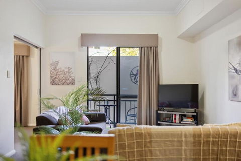 Fabulous Apt In Northbridge With Pool & WiFi - E Caravan Parks 1