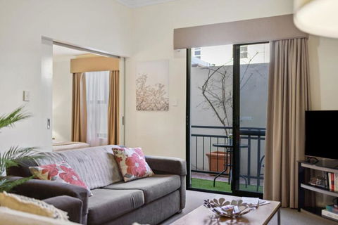 Fabulous Apt In Northbridge With Pool & WiFi - E Caravan Parks 0