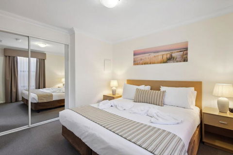 Fabulous Apt In Northbridge With Pool & WiFi - E Caravan Parks 2
