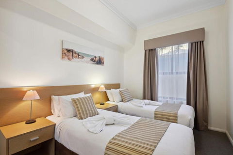 Fabulous Apt In Northbridge With Pool & WiFi - E Caravan Parks 3