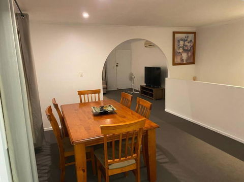 FAMILY 3-bedroom Everton Hills Apartment - E Caravan Parks 0