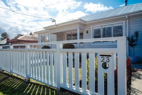Family Friendly Home By The Lake - E Caravan Parks 0