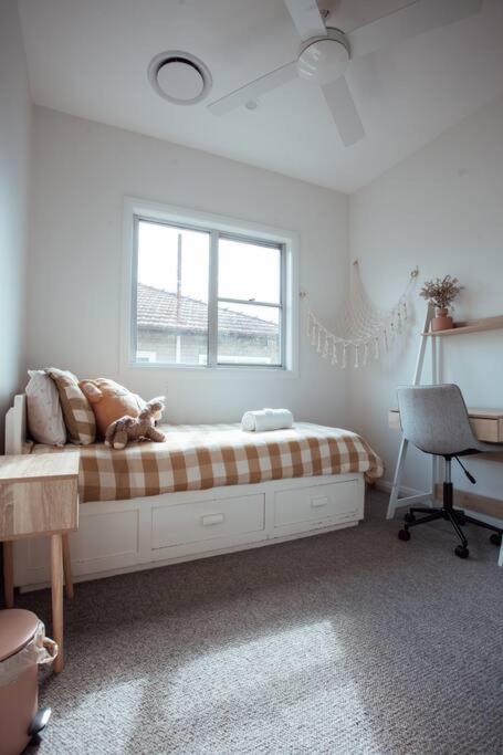 Family Friendly Home By The Lake - E Caravan Parks 2