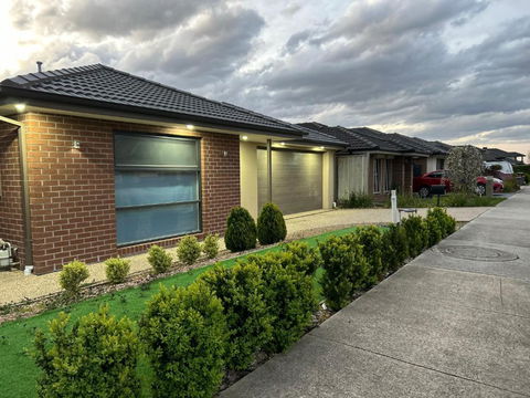 Family Friendly House - E Caravan Parks 0
