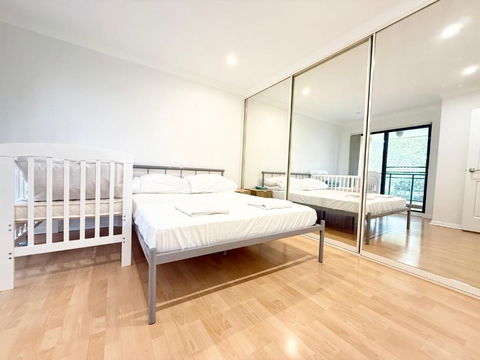 Family Friendly House - E Caravan Parks 4