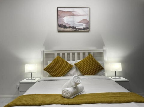 Family Home@Eastwood - E Caravan Parks 2