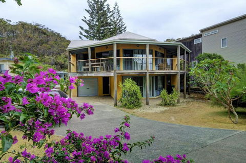 Far Shore - E Caravan Parks 0