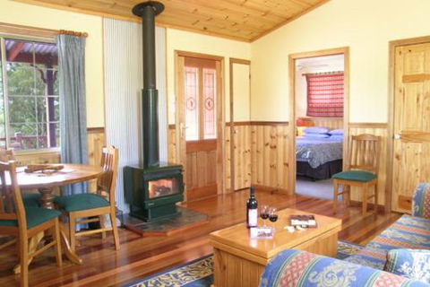 Fergies Hill Spa Cottage @ Granite Ridge Wines - E Caravan Parks 3