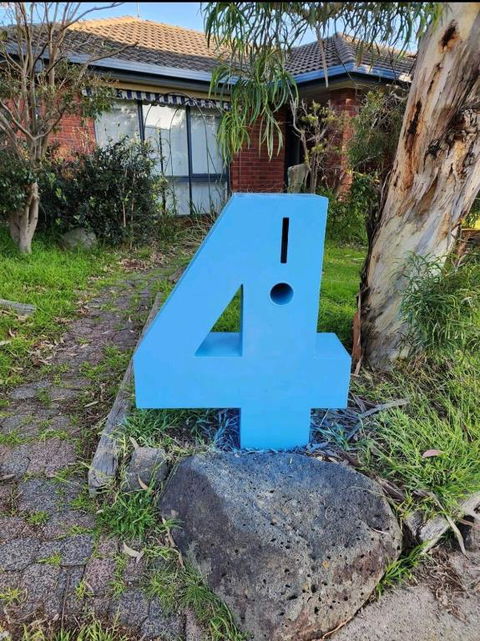 Fun Filled Renovated 80\'s Gem, 400m To Beach! - E Caravan Parks 1