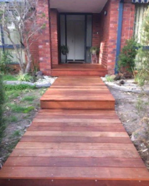 Fun Filled Renovated 80\'s Gem, 400m To Beach! - E Caravan Parks 2