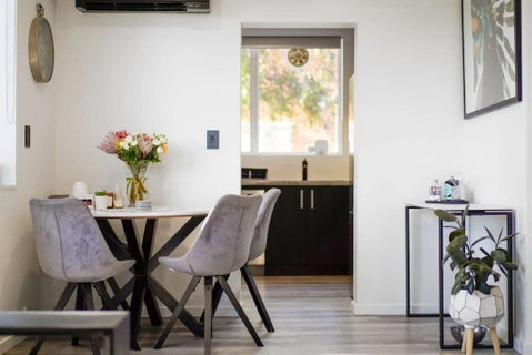 Gardenvale Prize With Private Courtyard Plus Parking - E Caravan Parks 2