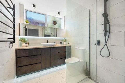Gardenvale Prize With Private Courtyard Plus Parking - E Caravan Parks 3