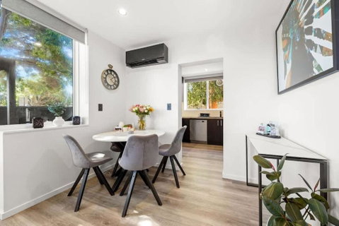 Gardenvale Prize With Private Courtyard Plus Parking - E Caravan Parks 4
