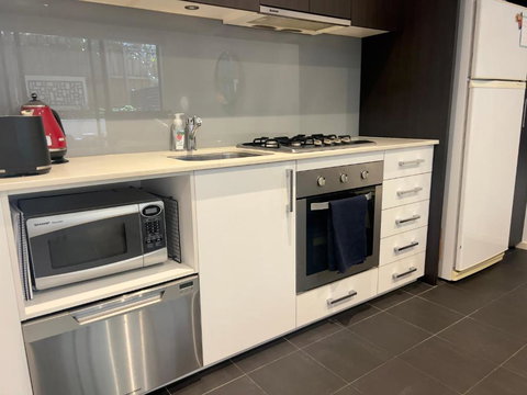 Glen Iris Gem - Modern Apartment With Car Park - E Caravan Parks 4