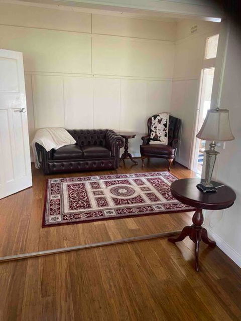 Golden Street Cottage - E Caravan Parks 0