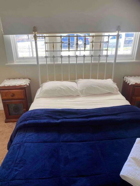 Golden Street Cottage - E Caravan Parks 1
