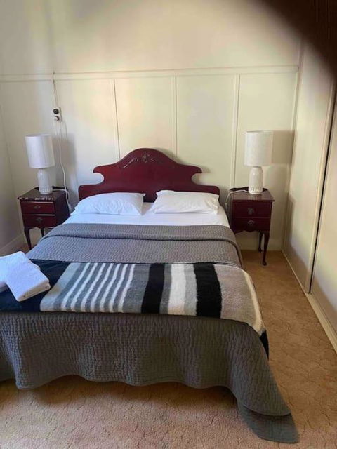 Golden Street Cottage - E Caravan Parks 4
