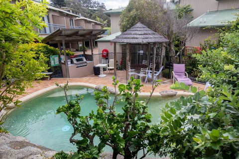 GORGEOUS STUDIO + 100M TO BEACH + POOL - E Caravan Parks 1