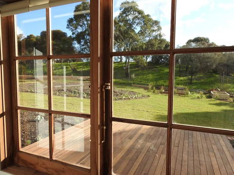 Grape Pickers Cottage - E Caravan Parks 4
