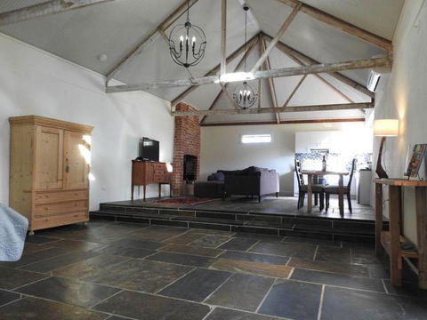 Grape Pickers Cottage - E Caravan Parks 0