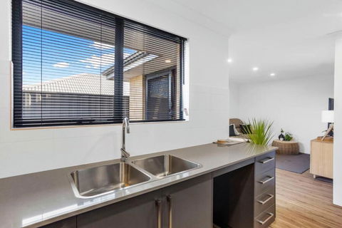 Guildford Family Hideaway - E Caravan Parks 3