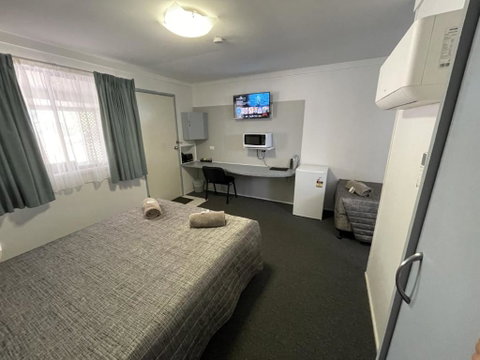 Hatton Vale Motel - E Caravan Parks 3