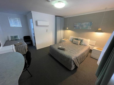 Hatton Vale Motel - E Caravan Parks 0