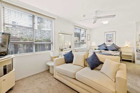 HENRY12 Self- Catering - E Caravan Parks 1
