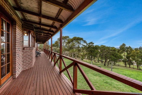 Hilltop Retreat, Water Views - E Caravan Parks 2