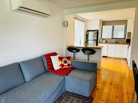 House In Sunshine Close To City - E Caravan Parks 0