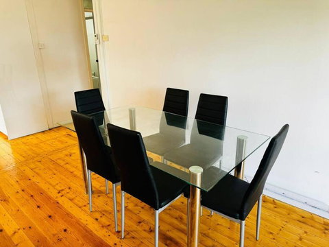 House In Sunshine Close To City - E Caravan Parks 1