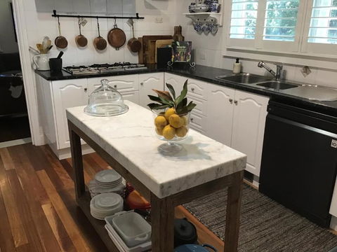 Inglenook Cottage Healesville - E Caravan Parks 1