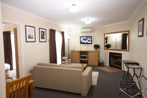 Admiralty Inn - E Caravan Parks 1