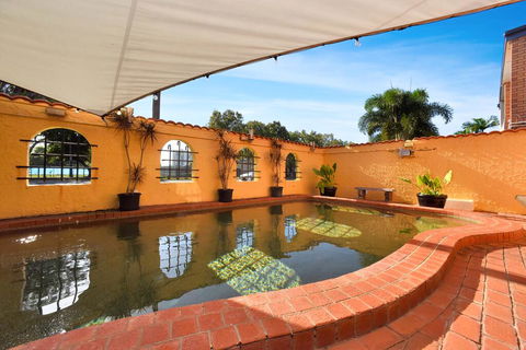Adobe Motel - E Caravan Parks 1