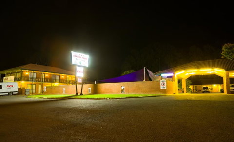 Advance Motel - E Caravan Parks 1