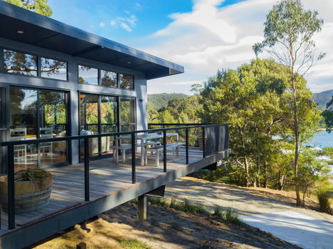 Adventure Bay Beach House - E Caravan Parks 1