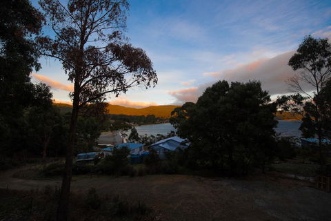 Adventure Bay Beach House - E Caravan Parks 2