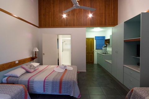 Airlie Beach Motor Lodge - E Caravan Parks 2