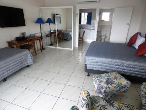 Airlie Court Units - E Caravan Parks 1