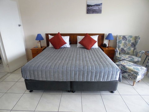 Airlie Court Units - E Caravan Parks 0