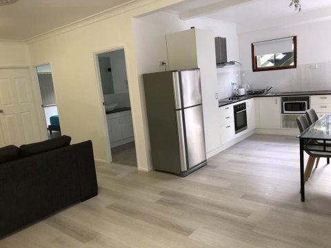 Airlie Getaway Unit 3 - E Caravan Parks 3