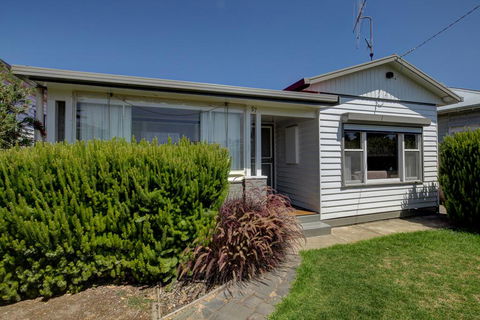 Aisling Cottage - E Caravan Parks 0
